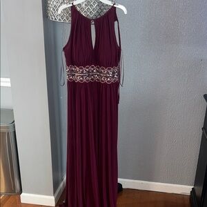Elegant Burgundy Maxi Dress